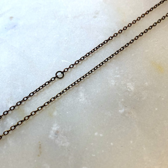 Turquoise arrow pendant on long bronze chain - Picture 5 of 8